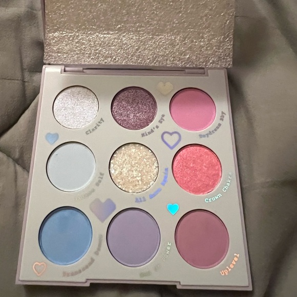 In a trange color pop eyeshadow pallet - Picture 3 of 6